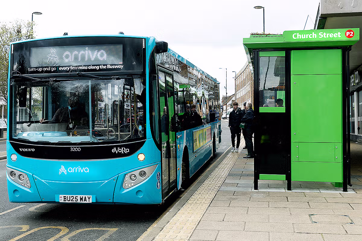 Airport-corridor transport photography for Arriva Luton Airport service in Dunstable Church Street