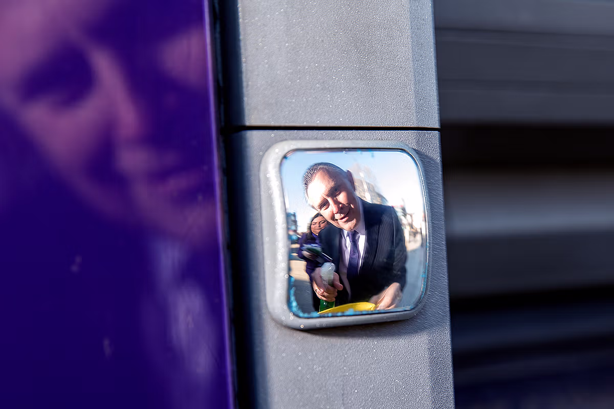 Les Matheson meeting branch colleagues at NatWest Wood Green in North London as part of a London PR photography commission